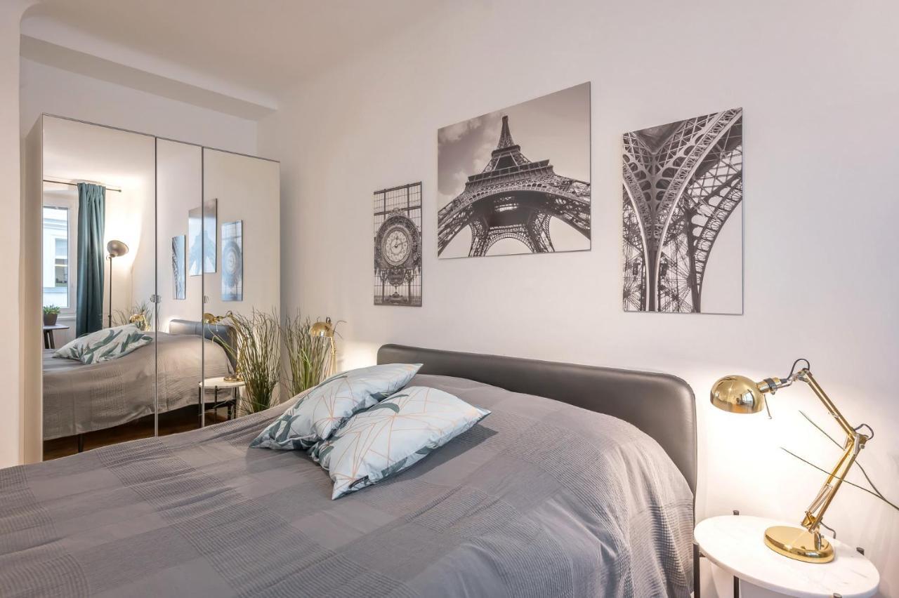 Apartment Modern Center